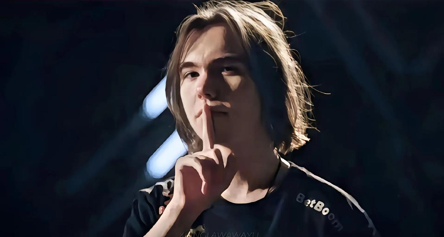 TES让二追三 3-2 击败FPX，蝉联德杯冠军奖杯