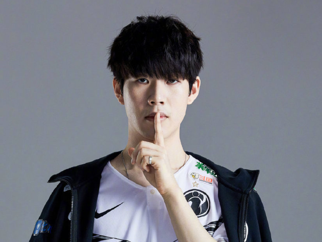 转牌圈（Turn）的决策逻辑：是继续进攻还是控池？（转牌阶段的抉择：继续施压还是控池？）